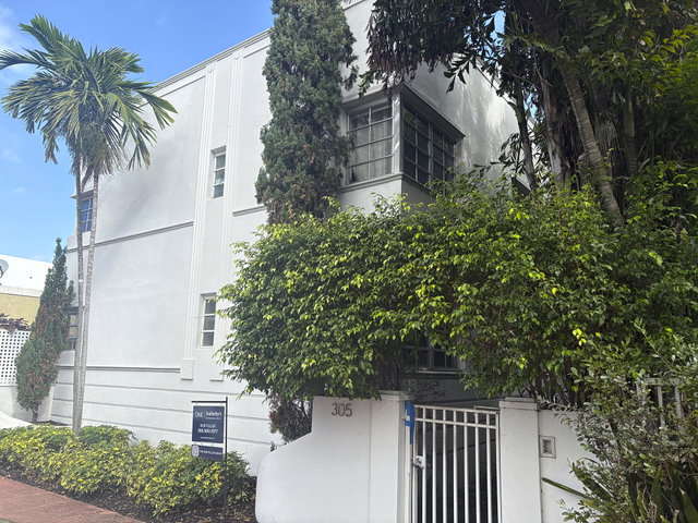 The Keller Court Condominium photo 2